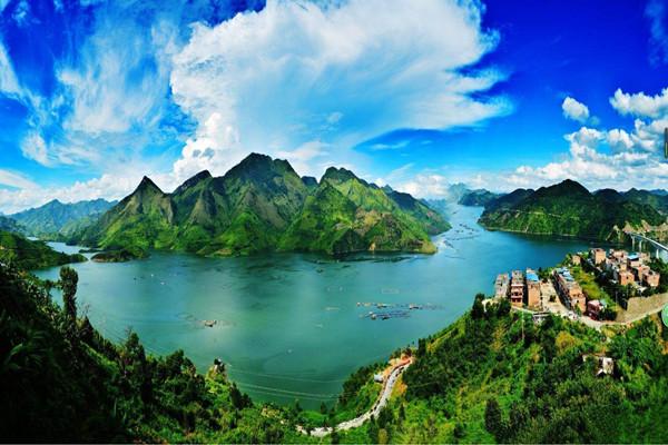 喀斯特奇观打黛河天坑，一县一品公益助农，贵州罗甸特产罗甸玉