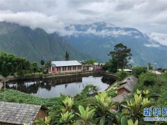 怒江怒族村寨老姆登：高山云海有客来