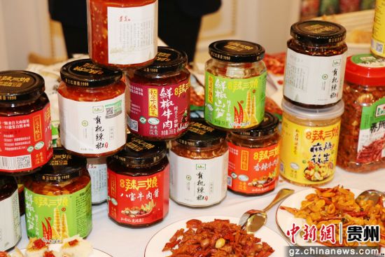 小调料,大作用,中国的调料深受吉民众青睐,它在极大地丰富吉国百姓餐桌的同时,也让吉民众对中国文化有了进一步的了解。 小调料,大作用,中国的调料深受吉民众青睐,它在极大地丰富吉国百姓餐桌的同时,也让吉民众对中国文化有了进一步的了解。