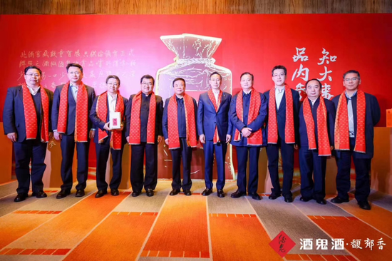 ▲湖南省、湘西州政府领导与中粮集团、中粮酒业领导出席大会