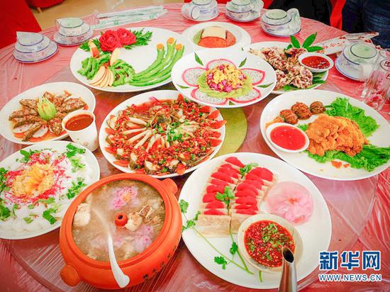 玫瑰宴。（摄于4月28日）（新华网 范芳钰 摄）
