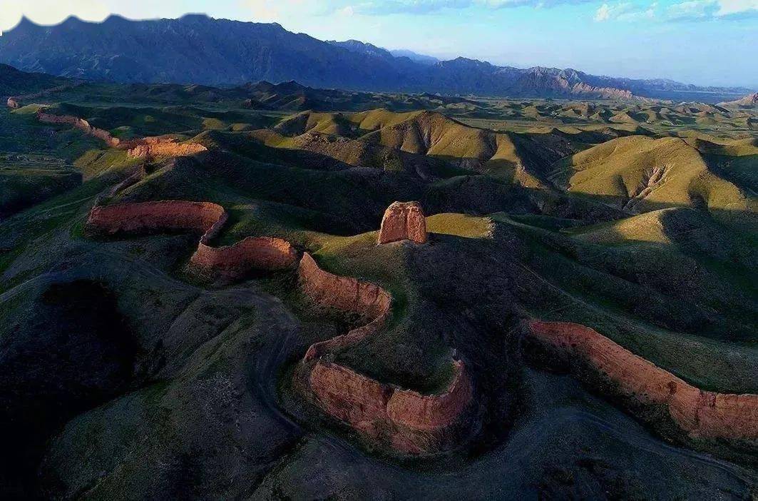 宁夏古长城遗址,与大家熟悉的“八达岭”不同 图/“宁夏文化和旅游”公众号