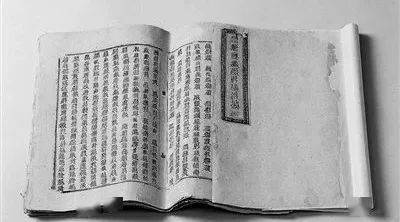 石刻胡旋舞墓门、鎏金铜牛、西夏文佛经《吉祥遍至口和本续》 均为宁夏国宝级文物。图/宁夏新闻网