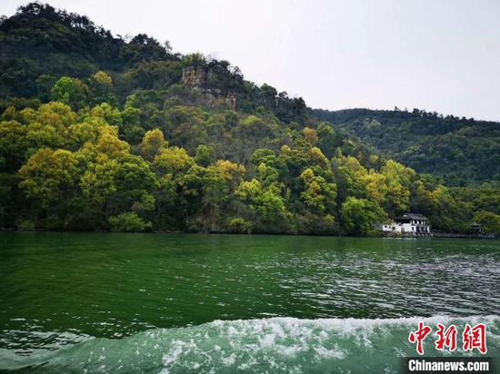 浙江桐庐富春江 范宇斌 摄