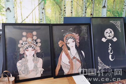 树皮画(经济日报-中国经济网记者 武晓娟/摄)