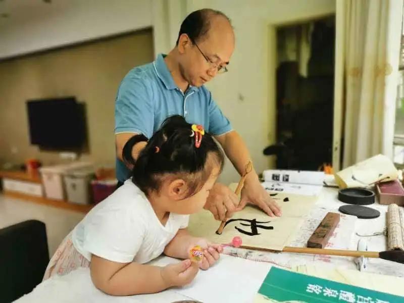 图 | 谢多丽的丈夫和女儿