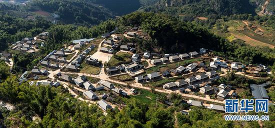 上海定点帮扶普洱市澜沧县打造的幸福新农村。新华网发(苏辊 摄)