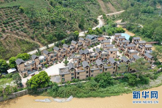 红河州屏边县湾塘乡阿碑村委会沿溪村2020年新貌。新华网发（湾塘乡政府供图）