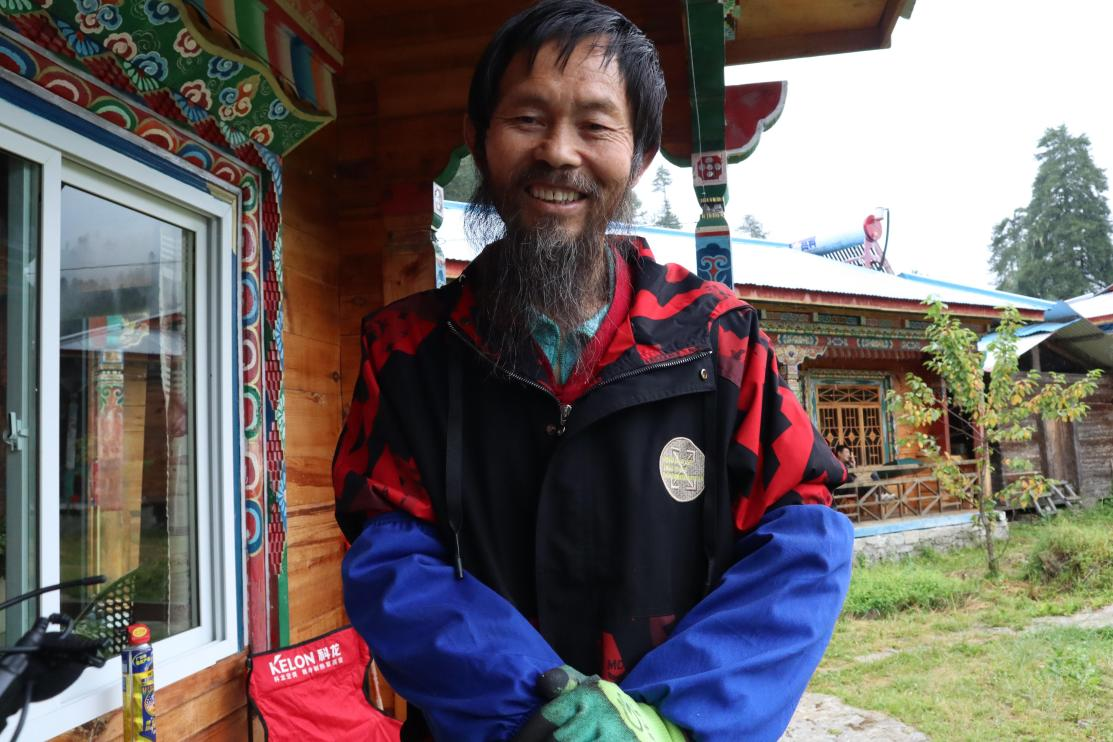 (来自广东佛山的艺术家李先生 央视网记者 王静远 摄)
