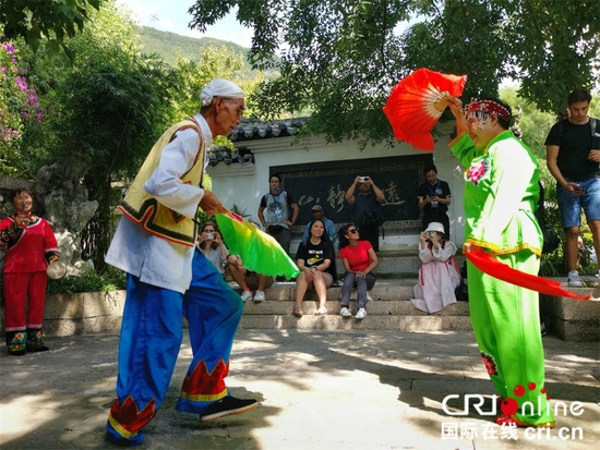  兴山地花鼓表演 摄影 张永良