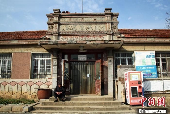 资料图：山东烟台一家充满20世纪80年代怀旧风的老式“供销社”商店。 王娇妮 摄