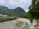 罗甸河和雨洒河在罗甸村交汇成更大的罗甸河。人民网记者 程浩摄