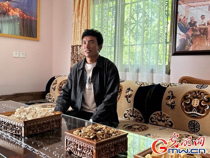 嘎拉村村民达瓦坚参